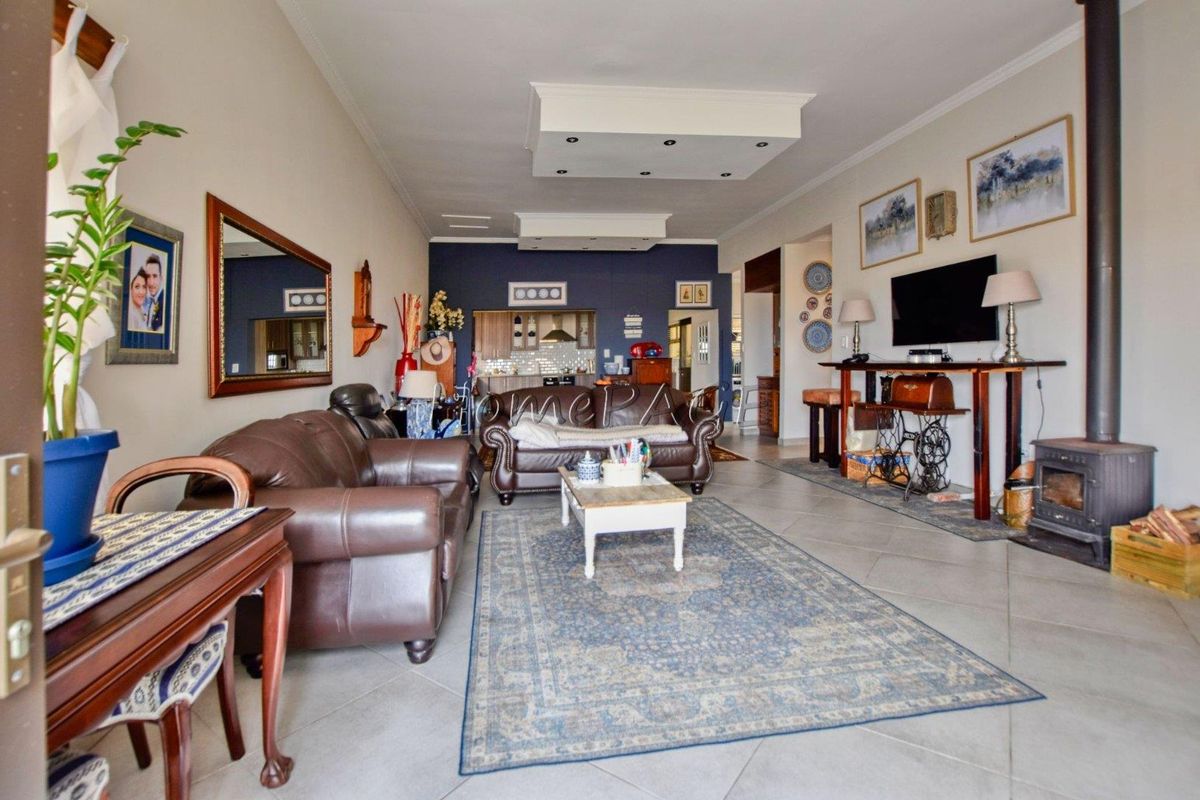 Ext 22, Swakopmund:  3 Bedr home with Flat is for Sale - Photo 3