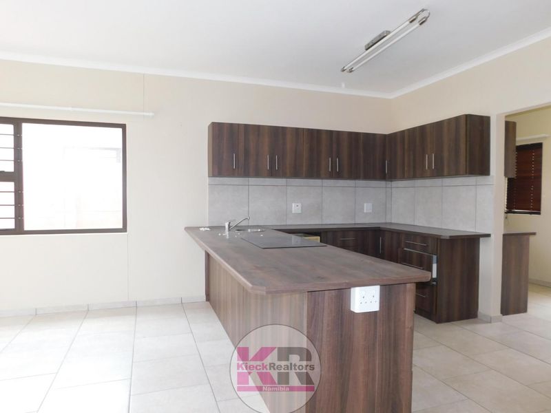 Well maintained family home - Photo 2