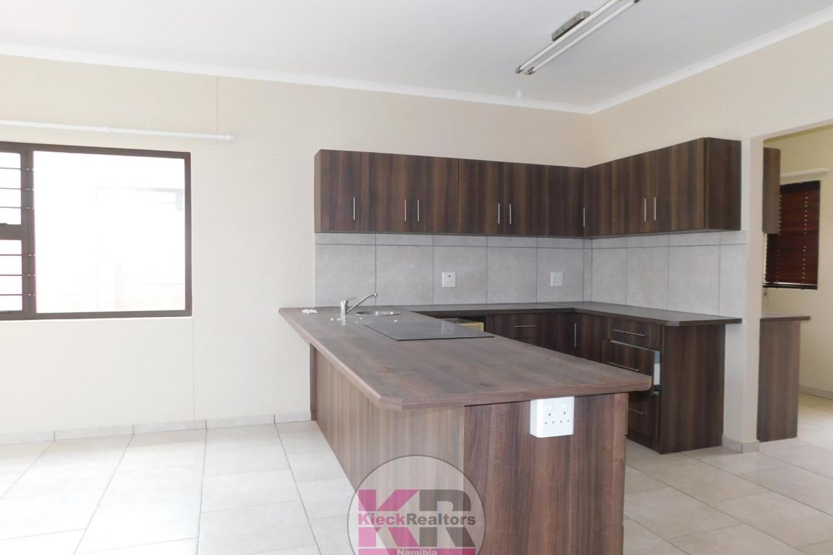 Well maintained family home - Photo 2