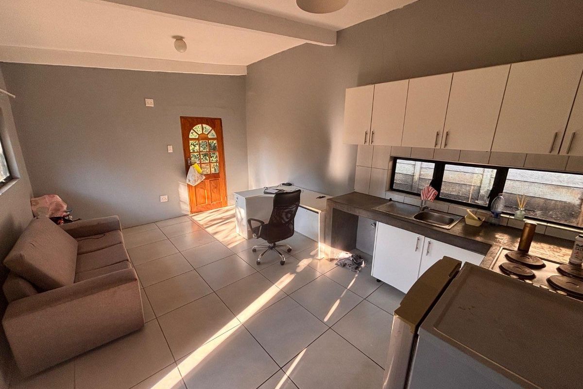 1 Bedroom Bachelor up for Rental - Photo 2