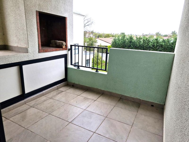 Sunny spacious two bedroom two bathroom first floor apartment - Photo 8