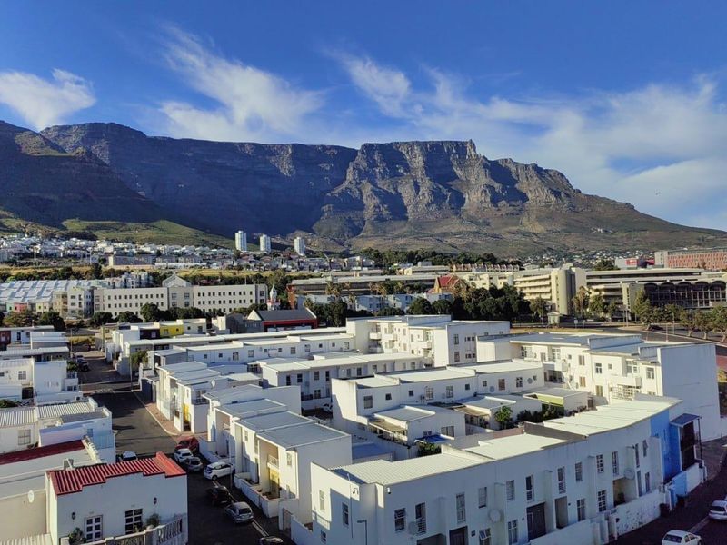 Easy living in the CBD, ideal for a young professional couple or 2 varsity students. - Photo 5