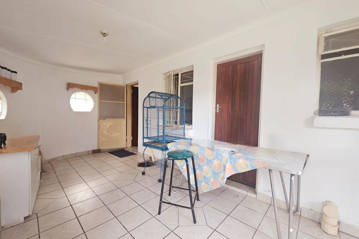 **Charming Facebrick Home with Income-Generating Flatlet** - Photo 4