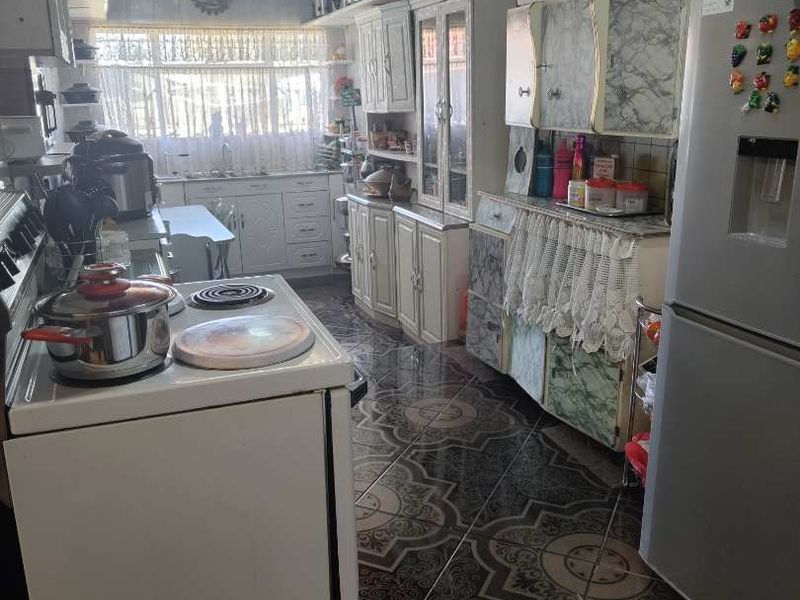 6 Bedroom Property for Sale in Volksrust - Photo 7