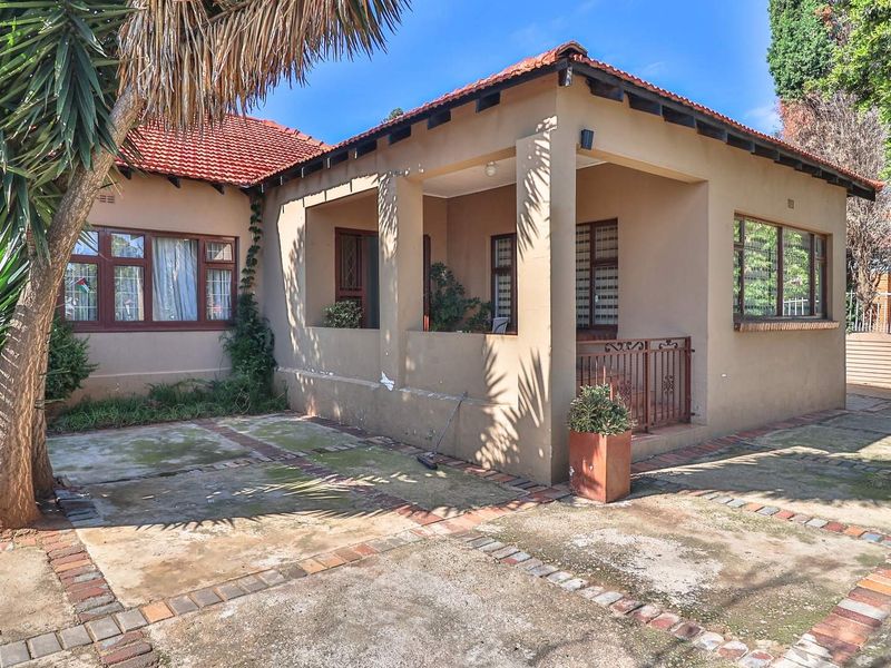 Family Home with Flatlet Near Hospital - Photo 3