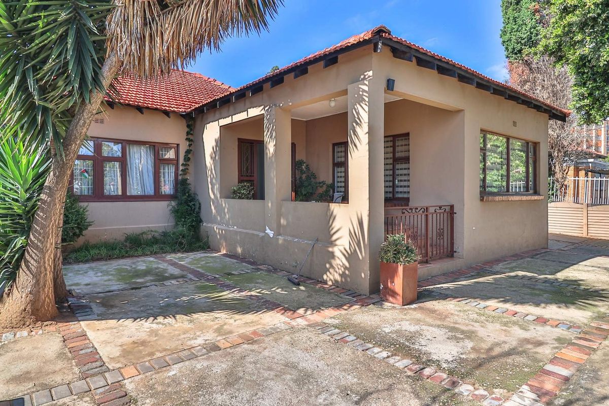 Family Home with Flatlet Near Hospital - Photo 3