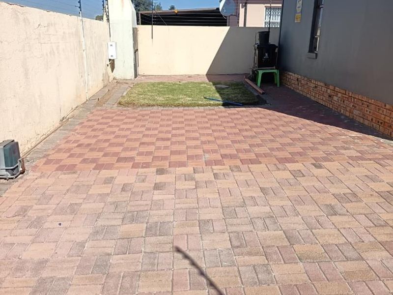 Two bedrooms house for sale in Chrystal Park Ext 58 - Photo 2