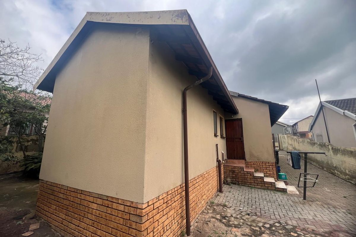 3 bedroom house for sale - Photo 2