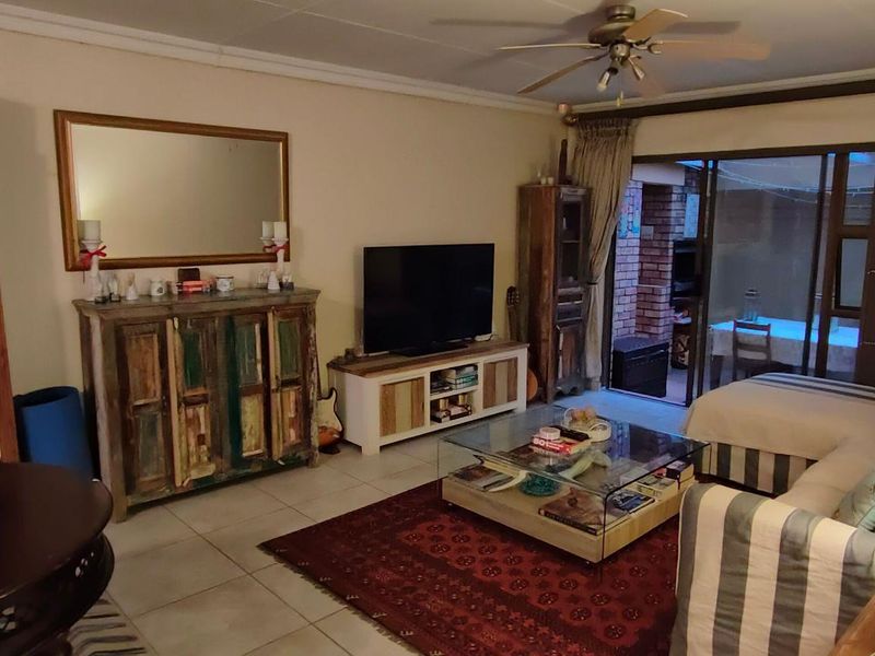 Facebrick, Full Title & Pet Friendly Gem For Sale in New Redruth - Photo 4