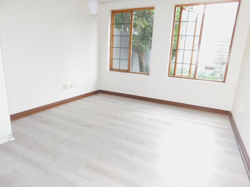 2 bedroom garden apartment for sale in Bryanston - Photo 5