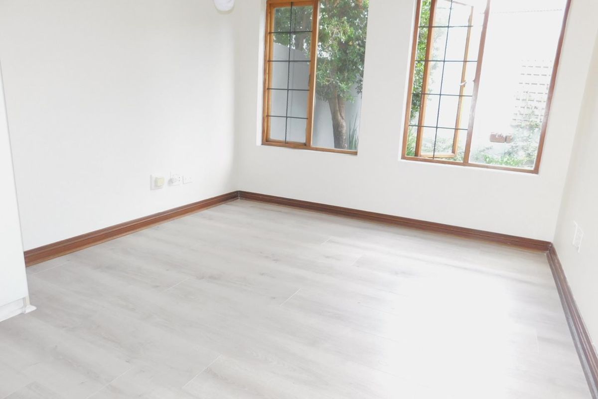 2 bedroom garden apartment for sale in Bryanston - Photo 5