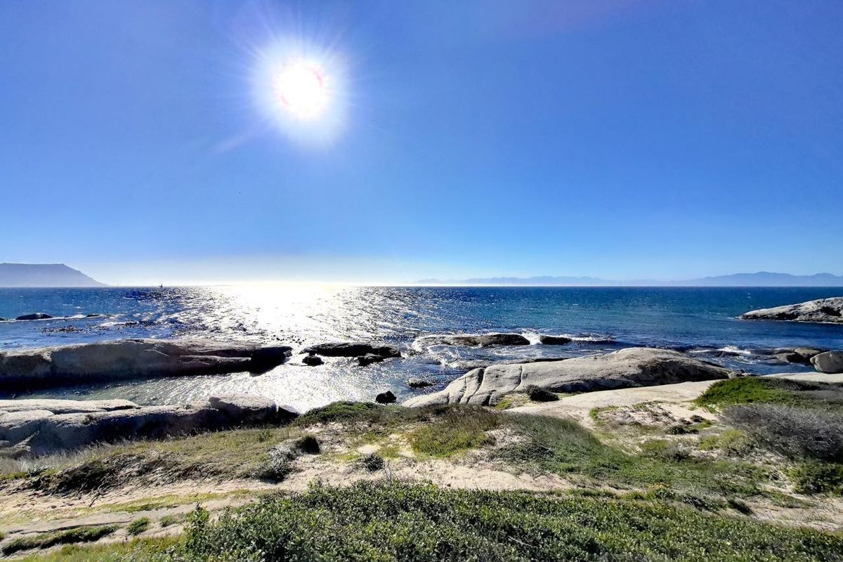 Beautiful family beach side home in Simons Town - Photo 2