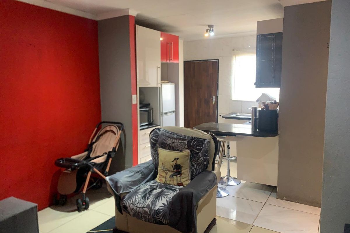 2 bedroom town house for sale in Naturena ext 13 - Photo 3
