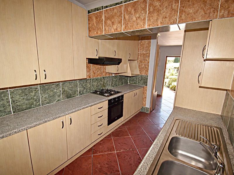 Beautiful Facebrick Home - Photo 10