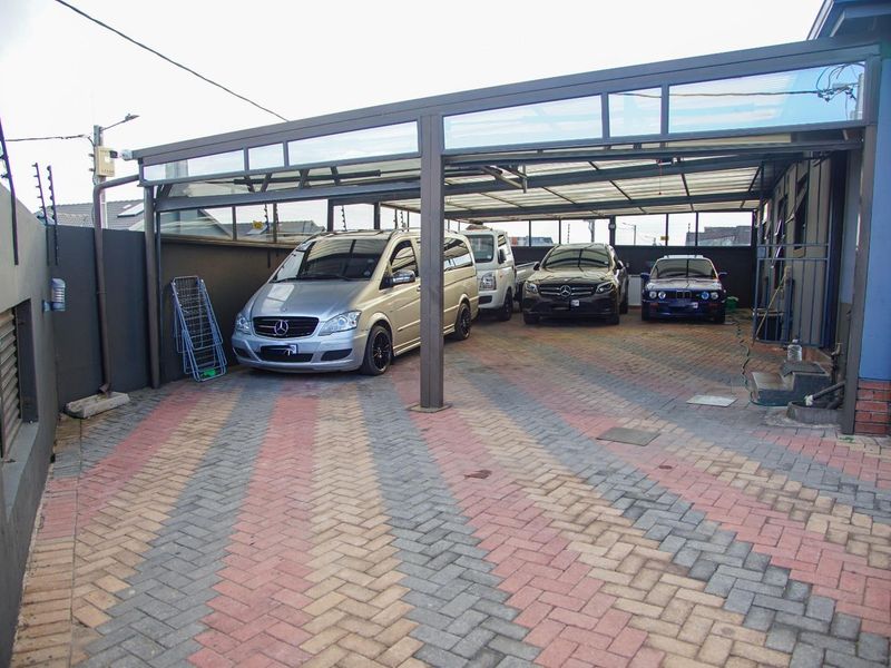 STUNNING HOUSE IN A SECURE ESTATE & PET FRIENDLY! - Photo 4