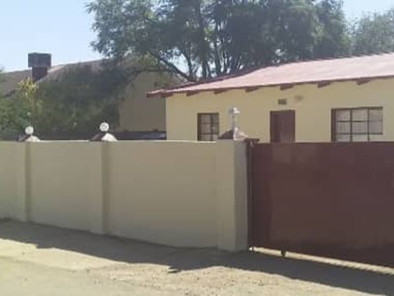 2 Bedroom House For Sale/5 Back Units(Rooms) - Photo 8