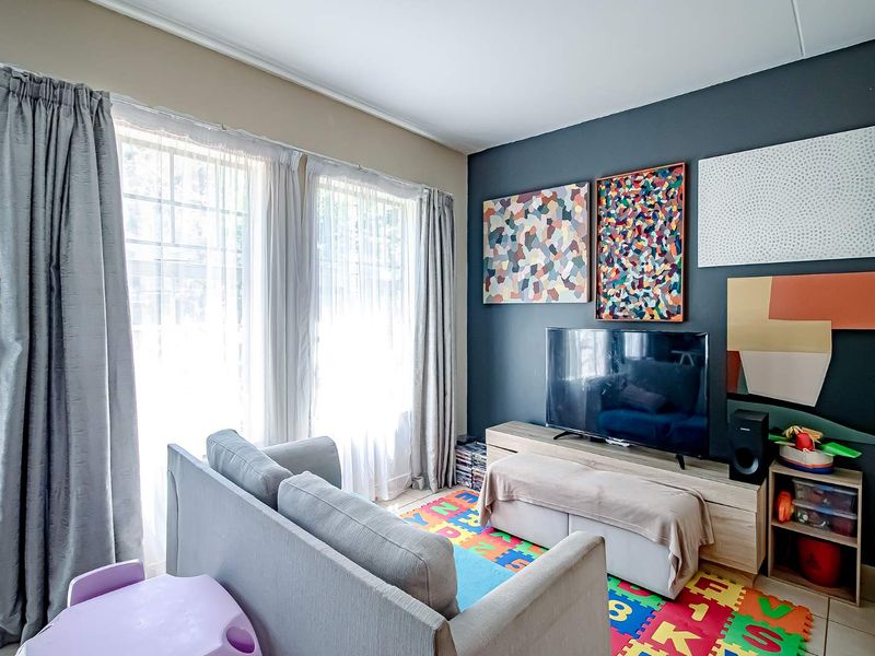 Three Bedroom townhouse in Annlin - Photo 9