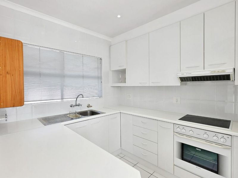 Sun-drenched 1-bedroom apartment with balcony in the heart of Gardens - Photo 9