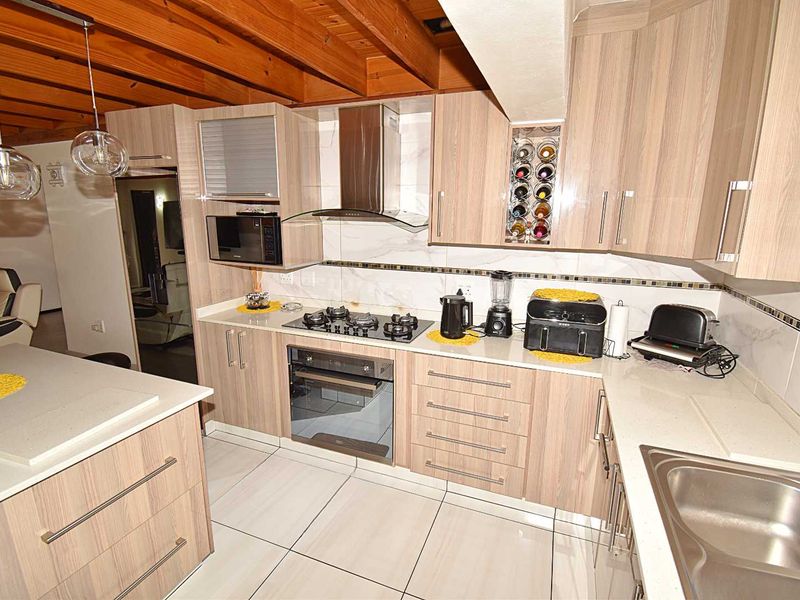 Modern and Secure - Photo 9