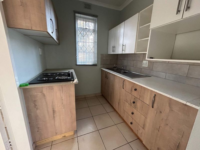 Charming 1-Bedroom Cottage with Private Garden! - Photo 4