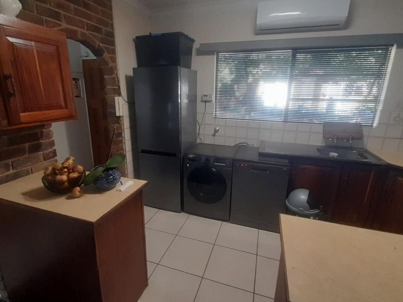 Secure & Spacious 1-Bedroom Apartment with Private Garden - Photo 4