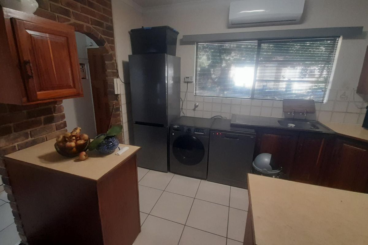 Secure & Spacious 1-Bedroom Apartment with Private Garden - Photo 4
