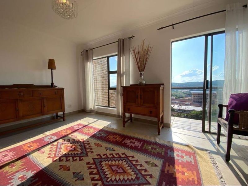 Modern Top-Floor Apartment with Stunning Sunset Views. - Photo 2