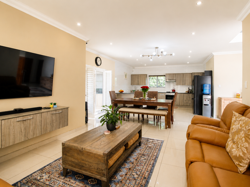 Elegant Family Duplex in Blue Valley Golf Estate - Photo 4