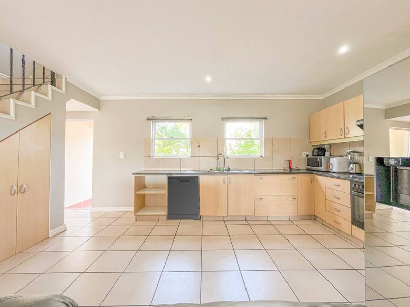 Beautiful, 3 Bedroom, move in ready townhouse! - Photo 10