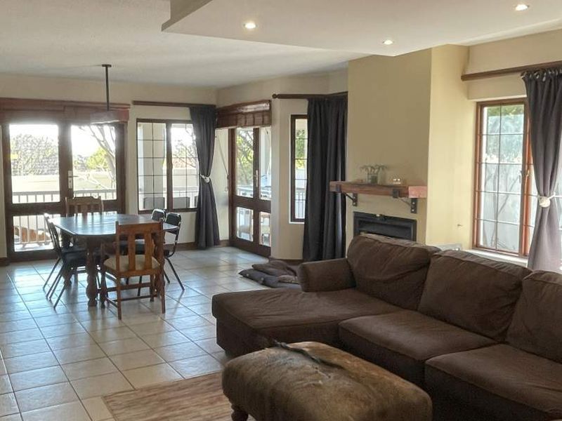 Family home - Owners relocating - Photo 3