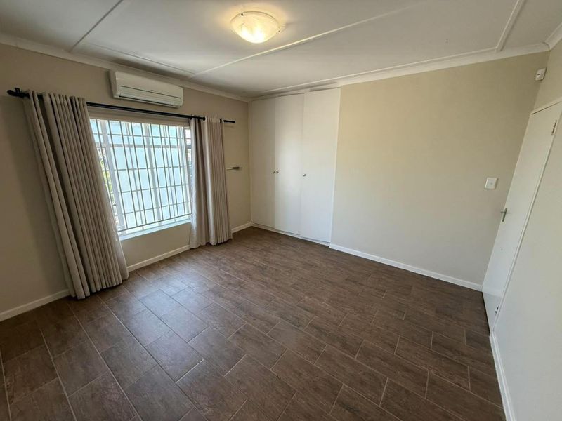 LARGE FAMILY HOME IN A DESIRABLE STREET OF OLYMPIA - Photo 5