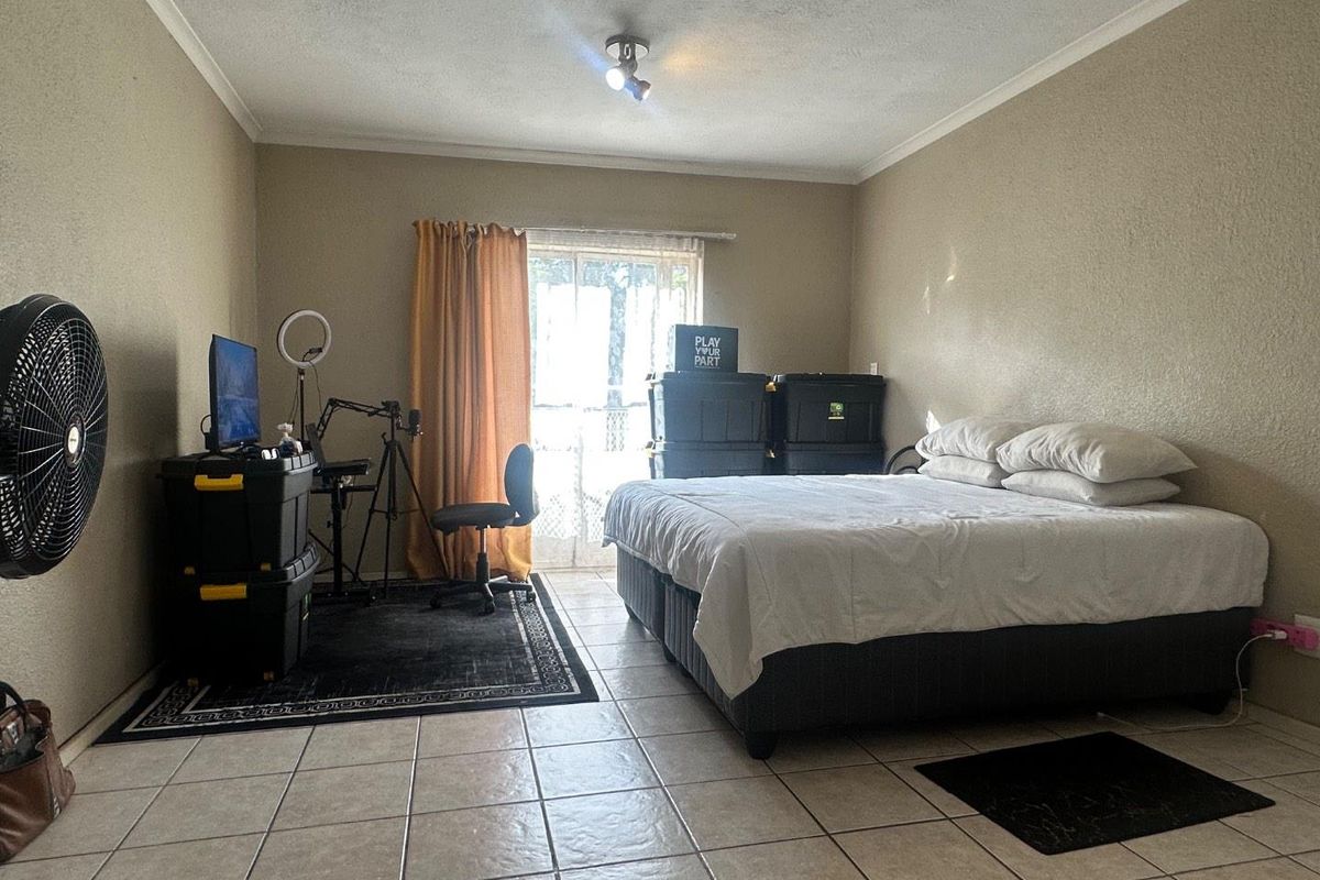 Modern bachelors unit! - Photo 3