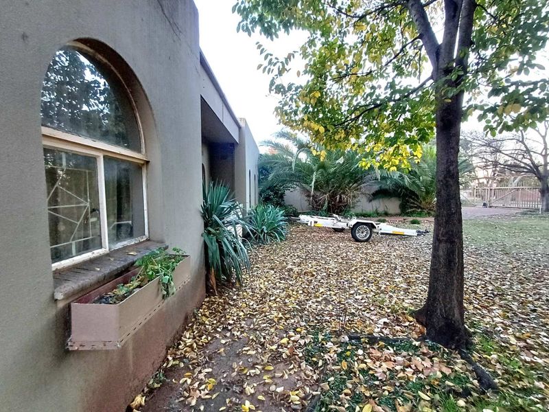 Spacious 4-Bedroom Home  in a Prime Location - Photo 4