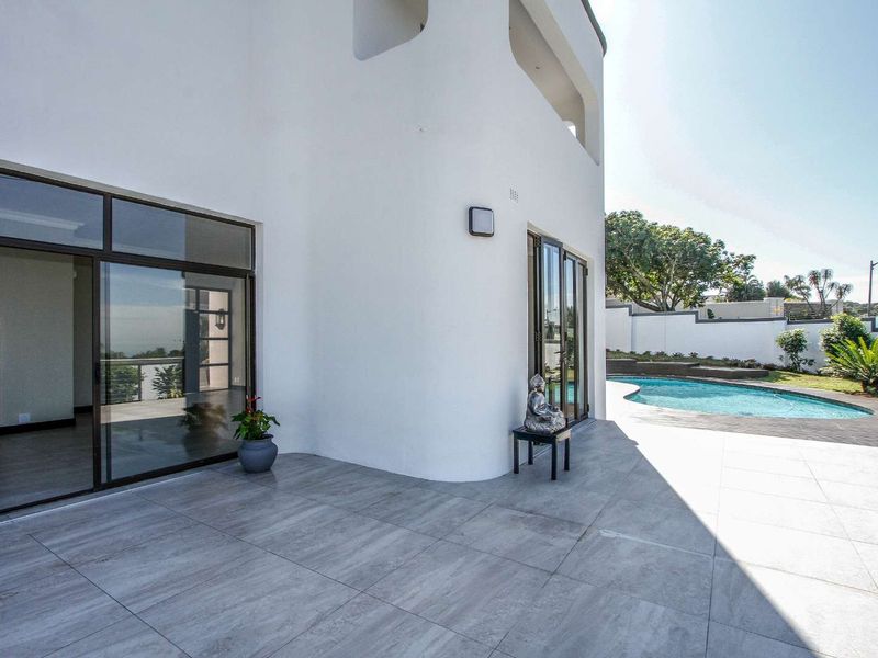 Beautifully renovated 6 bedroom home with breath taking sea views - Photo 4