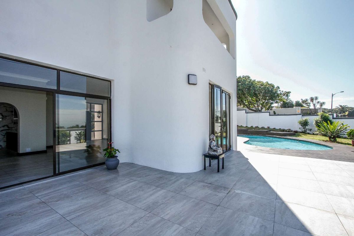 Beautifully renovated 6 bedroom home with breath taking sea views - Photo 4