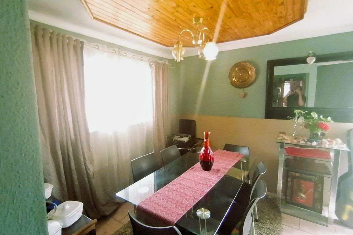 Spacious 3-Bedroom Home on a Generous Stand - Photo 5