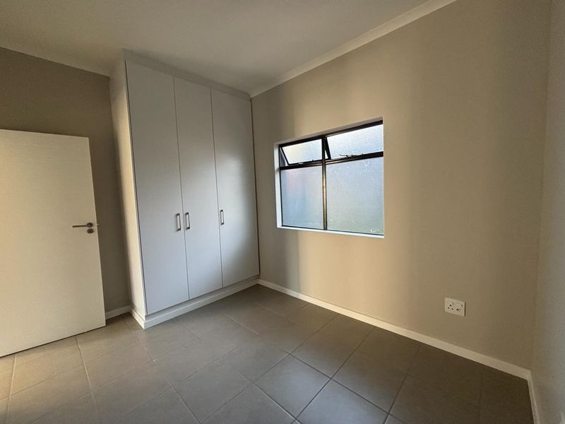 New Modern 2 Bedroom Apartment for Rent in Waterfall. - Photo 7