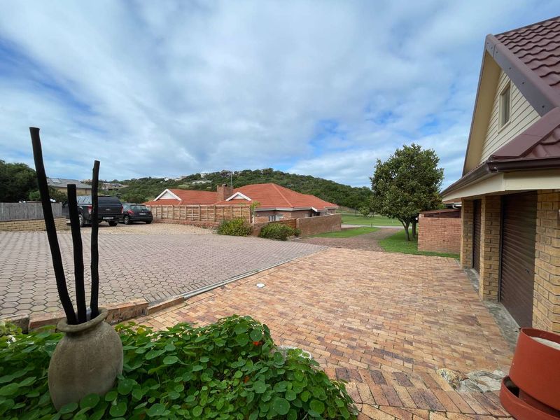 Green Lawns, Spacious Living & Golf Estate Lifestyle in Groot Brakrivier - Photo 6