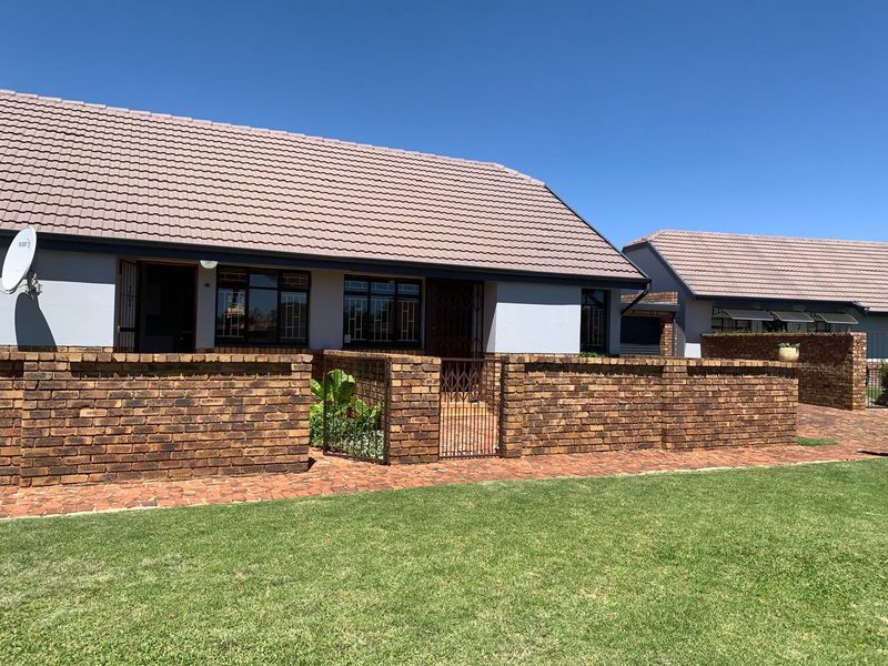 ** Welcome to your new home ** - Photo 2