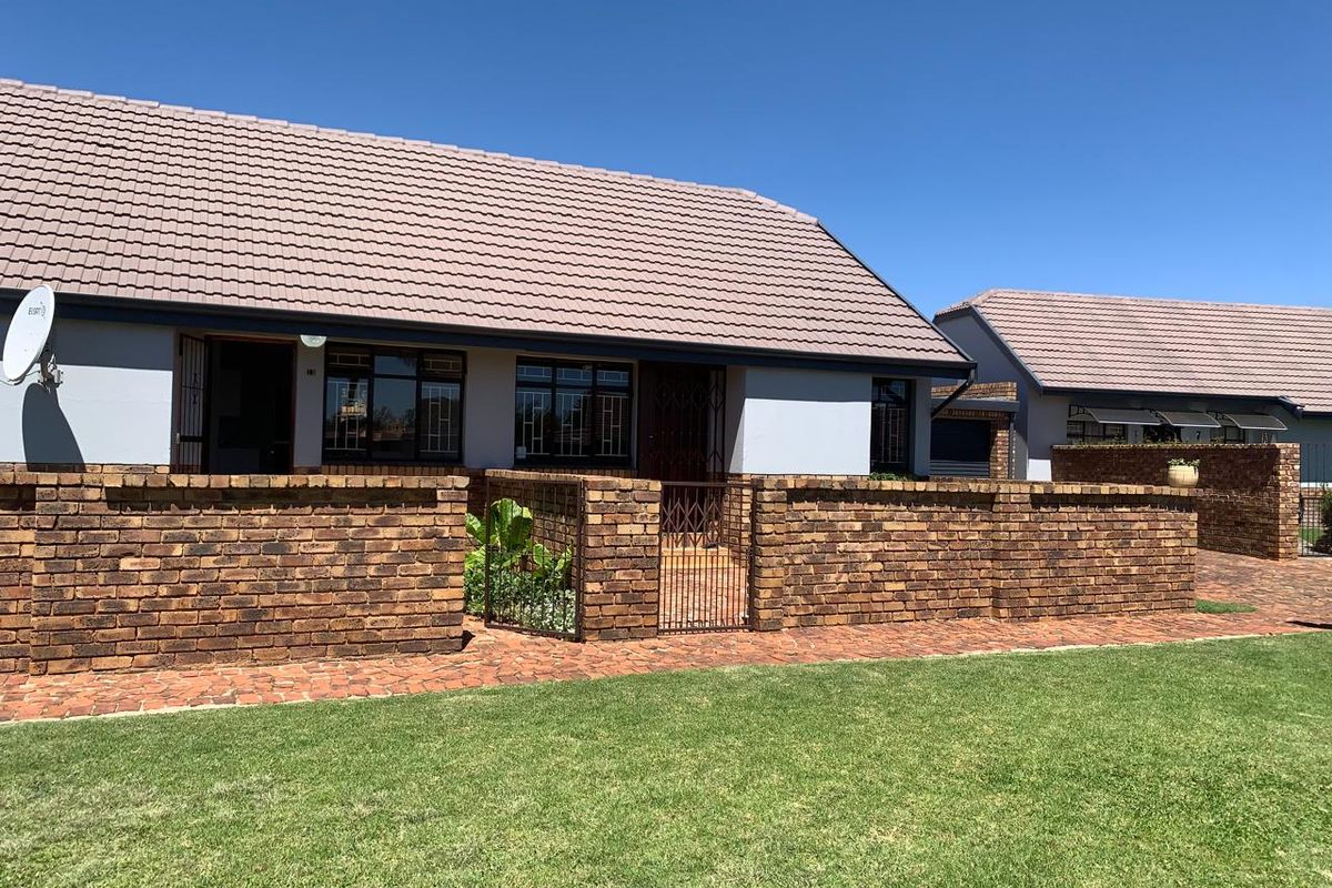 ** Welcome to your new home ** - Photo 2