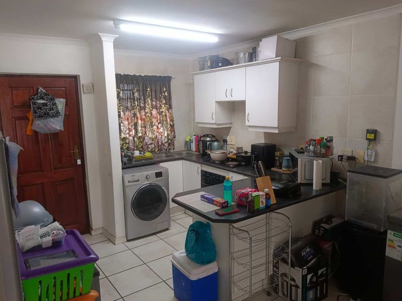 Spacious 2 bedroom apartment in the tranquil Fairview Golf Village - Photo 4