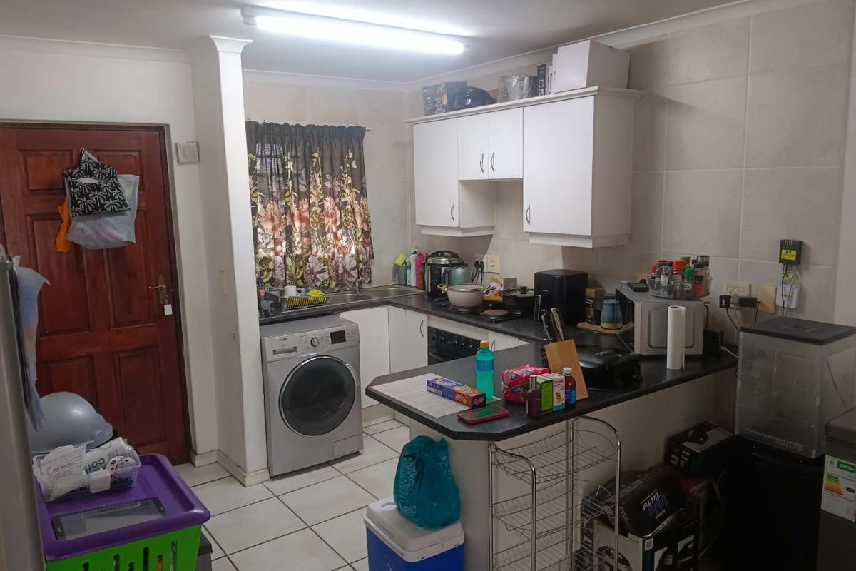 Spacious 2 bedroom apartment in the tranquil Fairview Golf Village - Photo 4