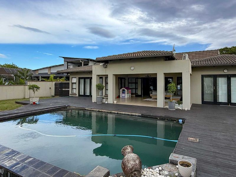 4-Bedroom Waterfront Home with Direct Access to the Golf Course - Photo 2