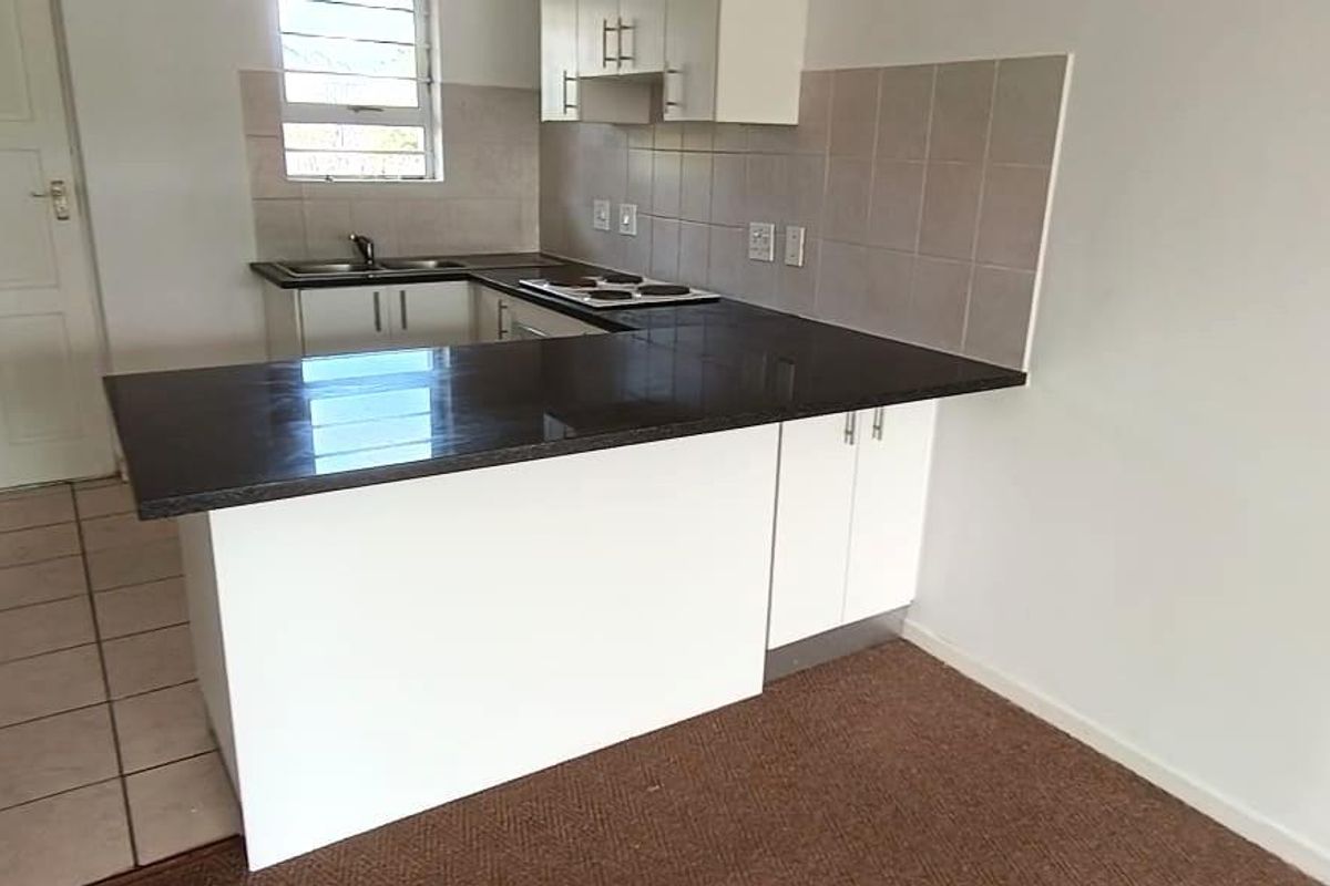 Quiet Clarendon Square Complex Klipkop Parow Valley - Photo 5