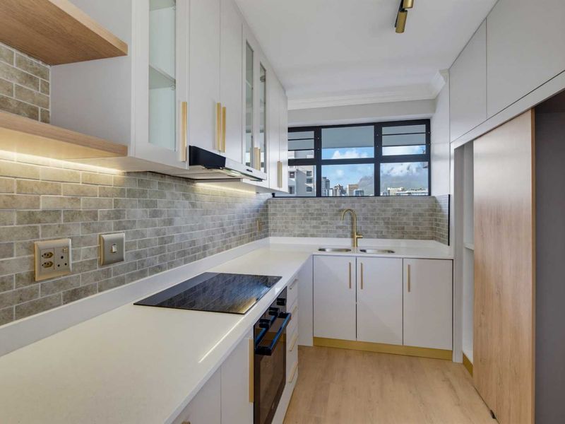 Top floor modern apartment with outstanding views - Photo 5