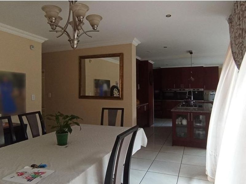 Stunning House In Rooihuiskraal - Photo 7