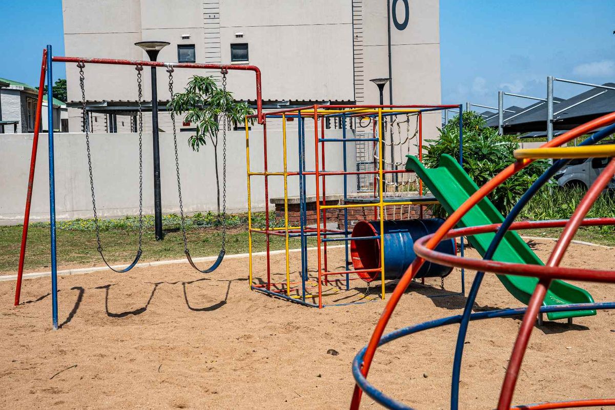 Secure ground floor estate living - Photo 3