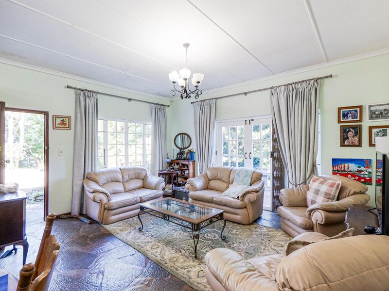 Family home with cottage - Photo 3