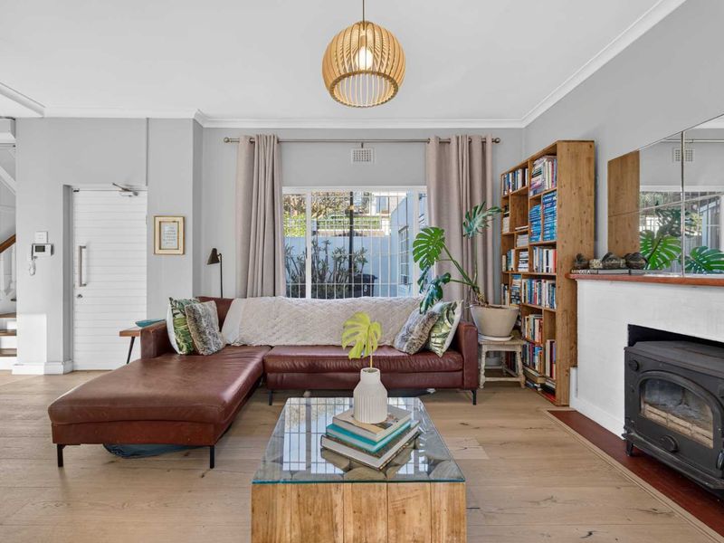 Charming Family Home in Camps Bay - Photo 3