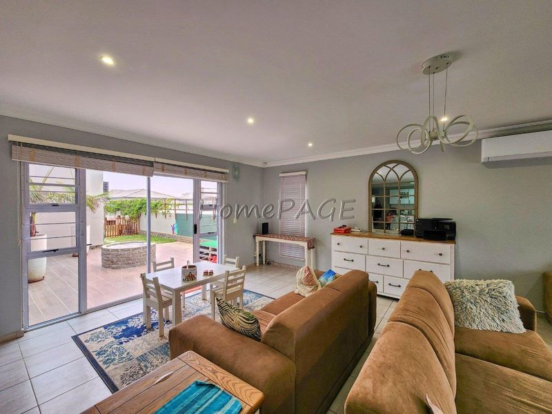 Ext 11, Henties Bay:  Stylish and modern house for sale in Sunbay - Photo 9